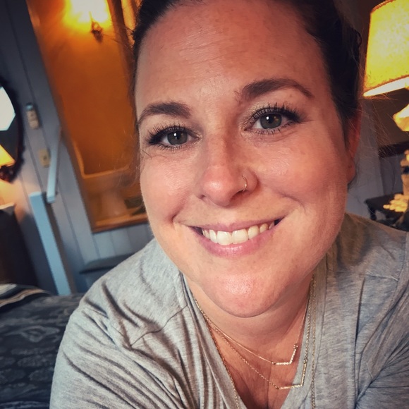 Meet your Posher, Mandee - Picture 2 of 5